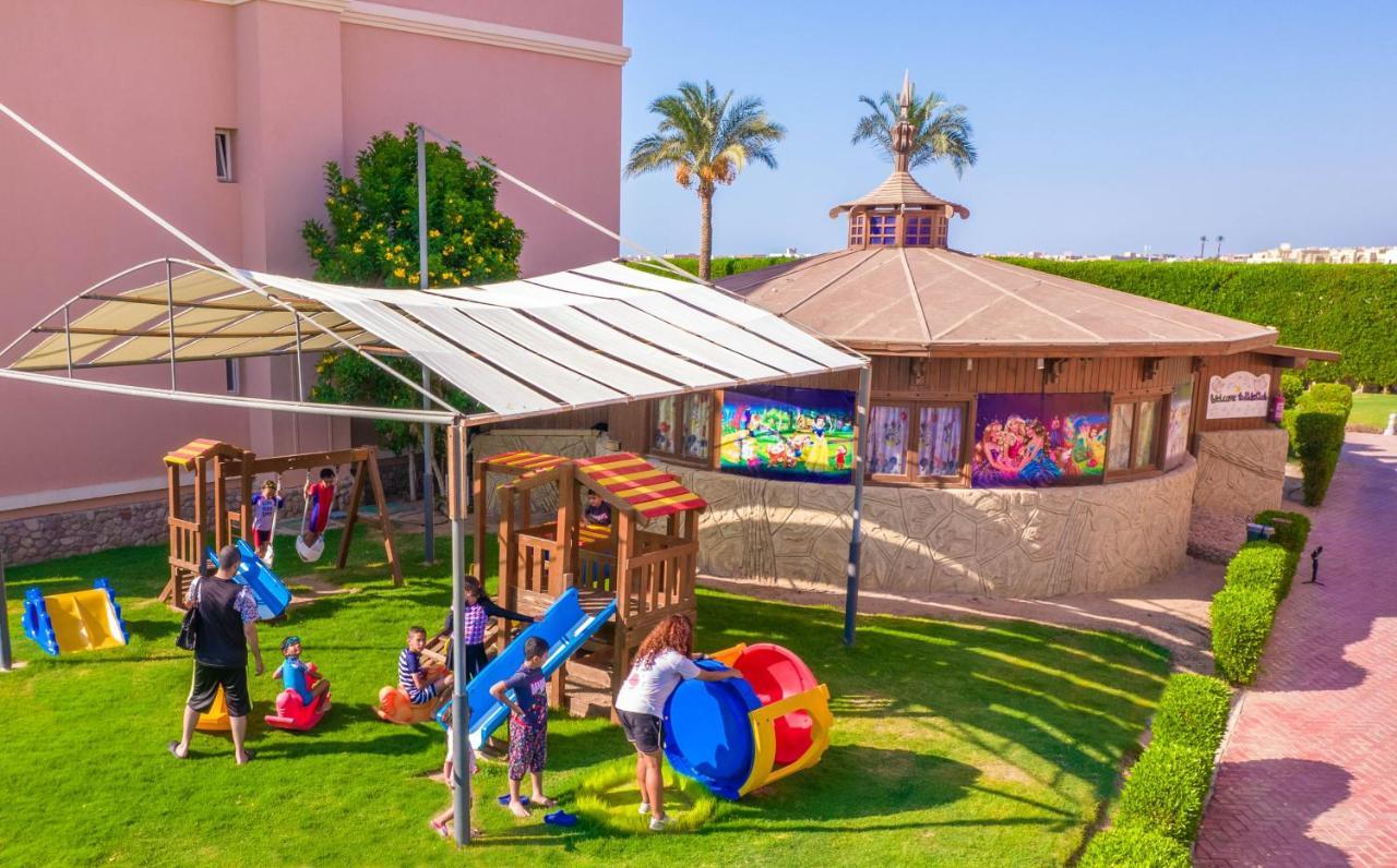 Charmillion Club Aquapark 호텔 샤름 엘 셰이크 외부 사진 The school's playground