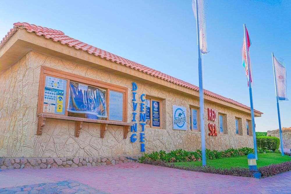 Charmillion Club Aquapark 호텔 샤름 엘 셰이크 외부 사진 Diving center in Egypt