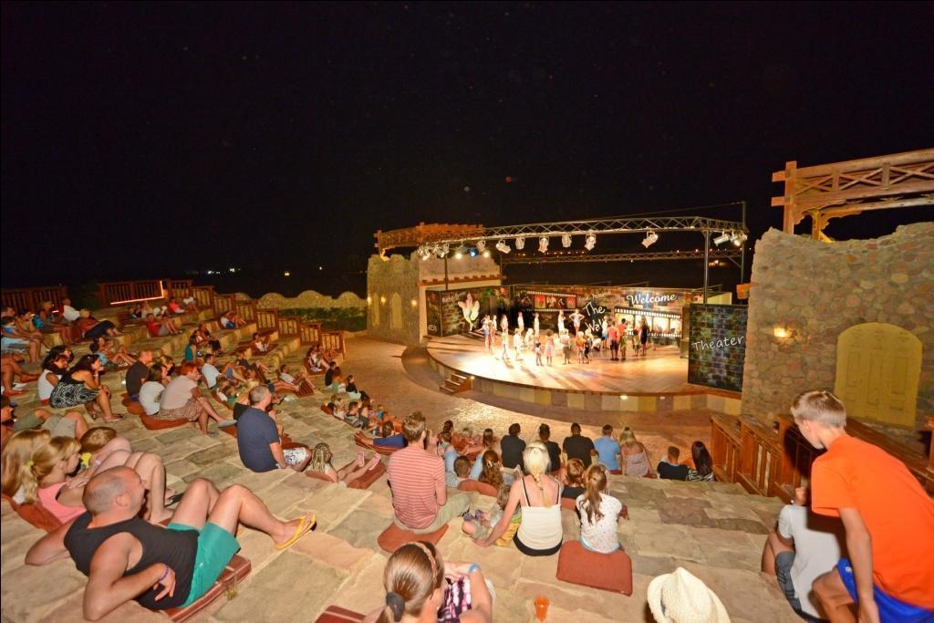 Charmillion Club Aquapark 호텔 샤름 엘 셰이크 외부 사진 The amphitheater at the resort