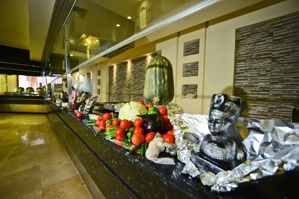 Charmillion Club Aquapark 호텔 샤름 엘 셰이크 외부 사진 A salad bar