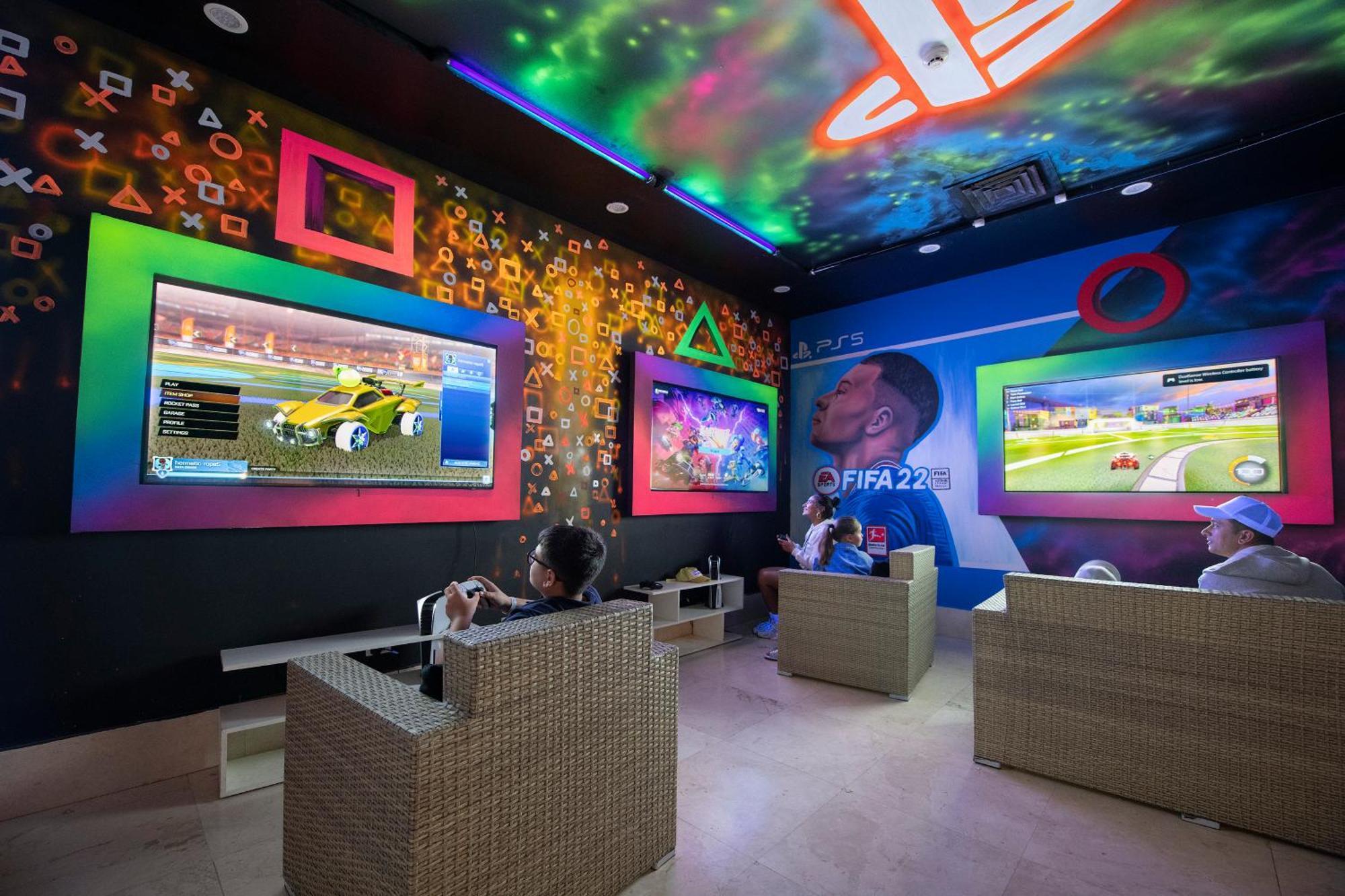 Charmillion Club Aquapark 호텔 샤름 엘 셰이크 외부 사진 PlayStation Lounge in Dubai